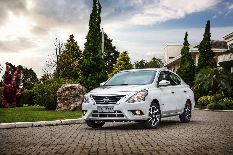 Nissan Versa Unique 2015 года  (BR) (фото 6 из 9)